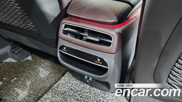 Genesis GV70 2021 — ფოტო 18/20