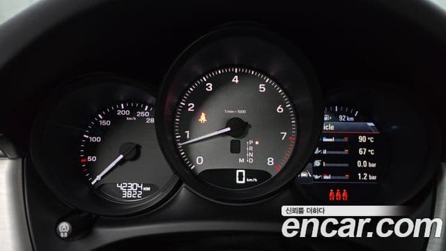 Porsche Macan 2023 — ფოტო 8/20