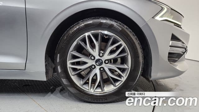 Kia K5 2021 — ფოტო 14/20