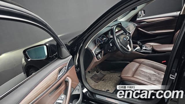 BMW 5 Series 2019 — Şəkil 10/20