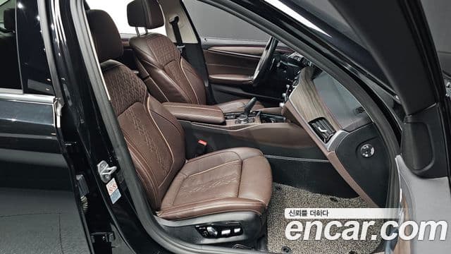 BMW 5 Series 2019 — Şəkil 12/20