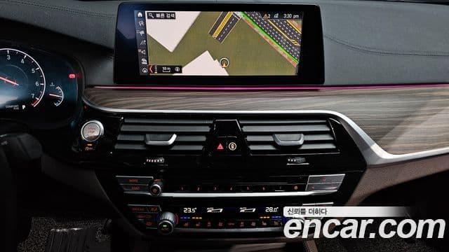 BMW 5 Series 2019 — Şəkil 14/20