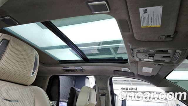 Cadillac Escalade 2023 — фото 17 из 20