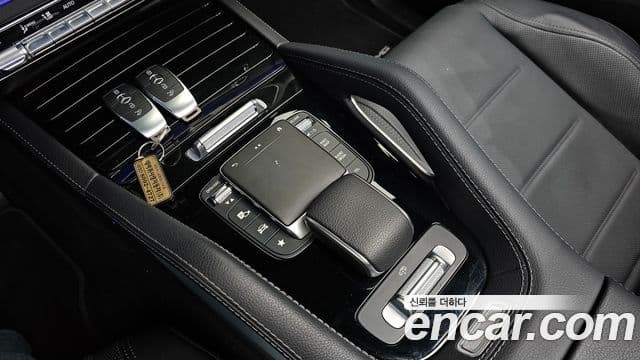 Mercedes-Benz GLE-Class 2022 — ფოტო 17/20