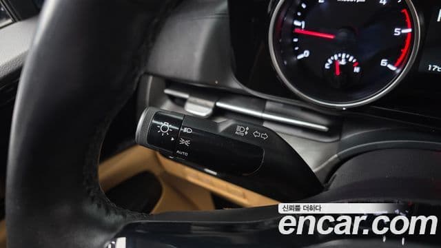Kia Carnival 2021 — Фото 17/20