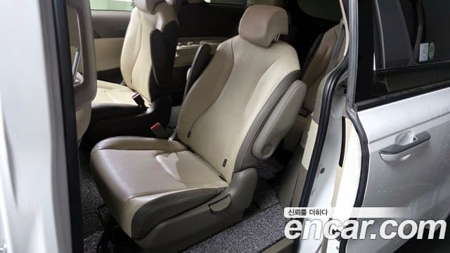 Kia Carnival 2020 — ფოტო 11/20
