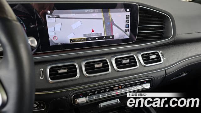 Mercedes-Benz GLS-Class 2022 — Photo 9/20