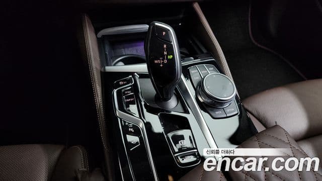 BMW 5 Series 2021 — фото 9 из 20