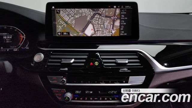 BMW 5 Series 2021 — фото 14 из 20
