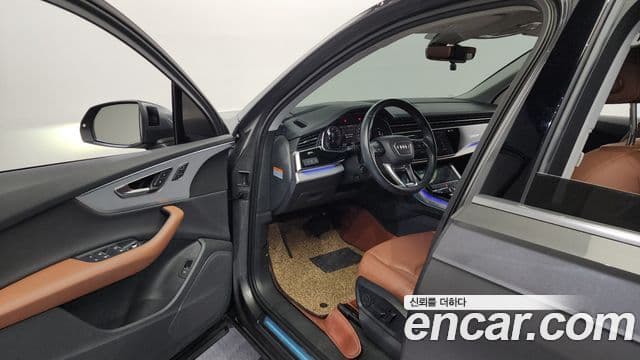 Audi Q7 2020 — ფოტო 8/20