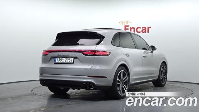 Porsche Cayenne 2022 — Photo 15/20