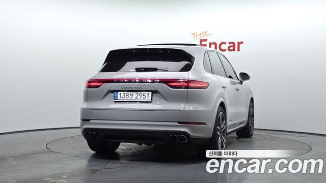 Porsche Cayenne 2022 — Photo 7/20
