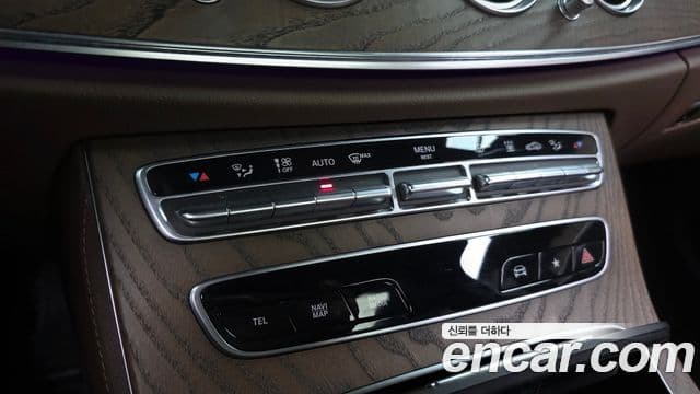 Mercedes-Benz E-Class 2021 — ფოტო 16/20