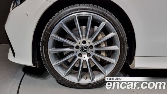 Mercedes-Benz E-Class 2021 — ფოტო 5/20