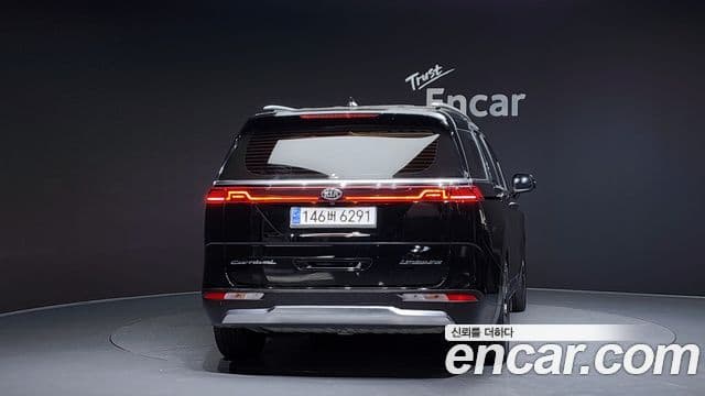 Kia Carnival 2021 — ფოტო 4/20