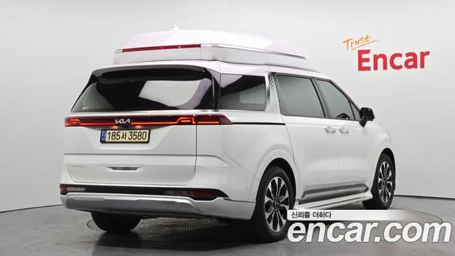 Kia Carnival 2022 — фото 2 из 20