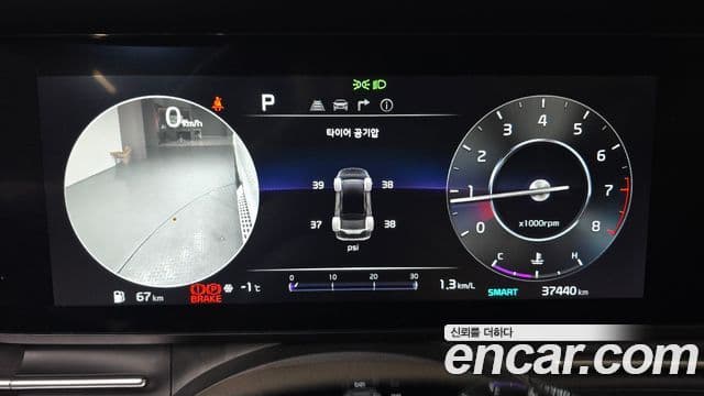 Kia Carnival 2022 — ფოტო 8/20
