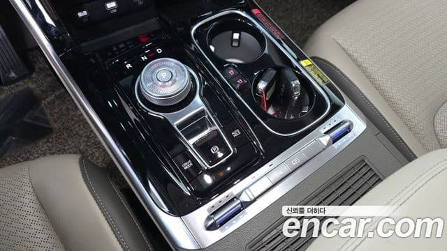 Kia Carnival 2022 — фото 9 из 20