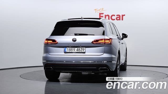Volkswagen Touareg 2020 — ფოტო 4/20