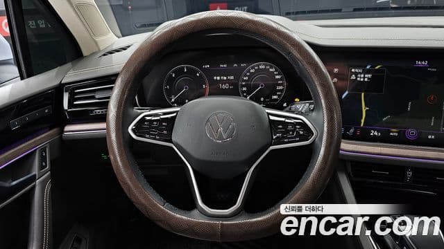 Volkswagen Touareg 2020 — ფოტო 13/20