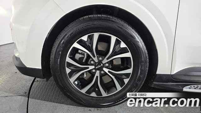 Kia Carnival 2022 — ფოტო 5/20