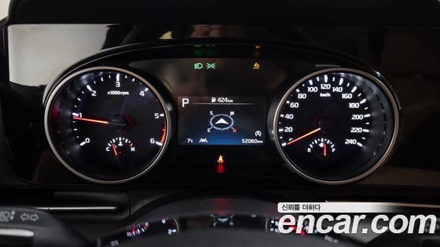 Kia Carnival 2022 — ფოტო 8/20