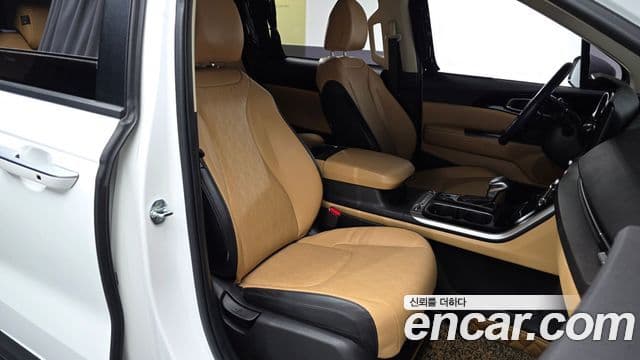 Kia Carnival 2022 — ფოტო 10/20