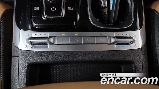 Kia Carnival 2021 — фото 17 из 20