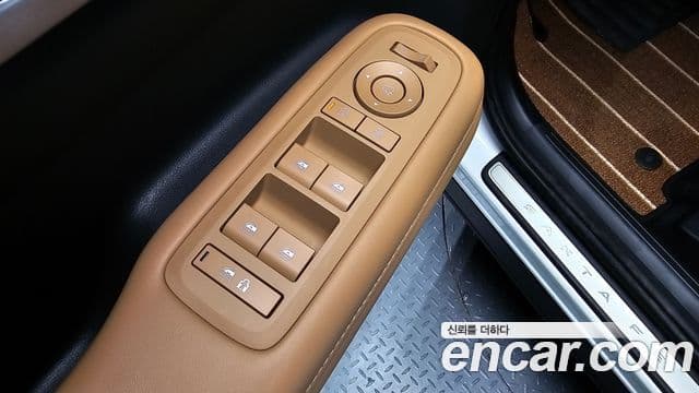 Hyundai Santa Fe 2023 — ფოტო 16/20