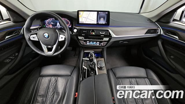 BMW 5 Series 2023 — ფოტო 7/20