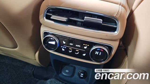 Genesis GV80 2021 — ფოტო 18/20