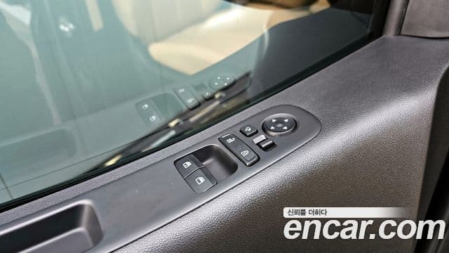 Hyundai Staria 2024 — ფოტო 19/20