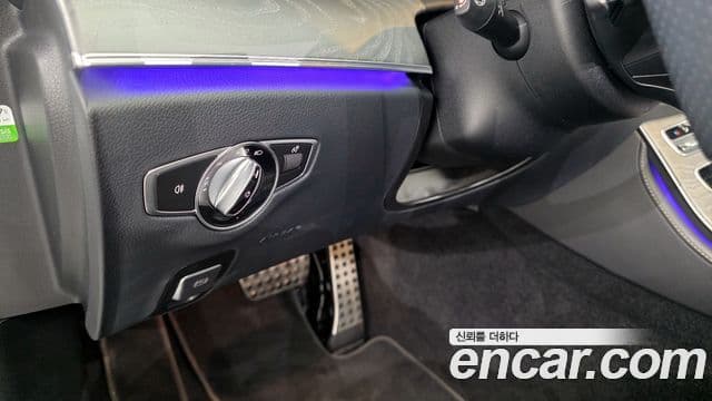 Mercedes-Benz E-Class 2022 — ფოტო 15/20