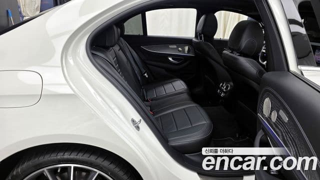 Mercedes-Benz E-Class 2021 — фото 12 из 20