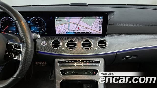 Mercedes-Benz E-Class 2021 — ფოტო 14/20