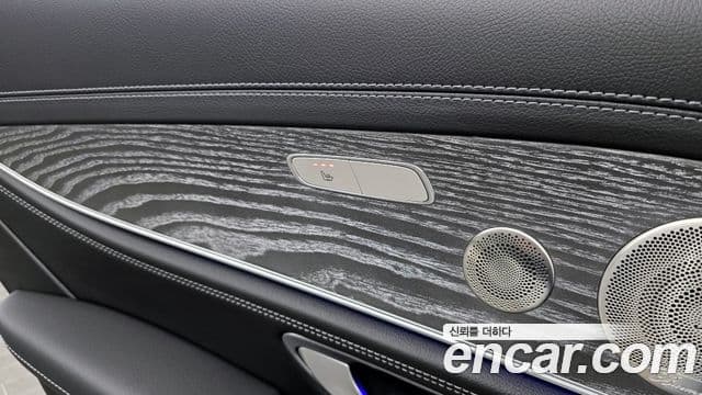 Mercedes-Benz E-Class 2021 — ფოტო 19/20