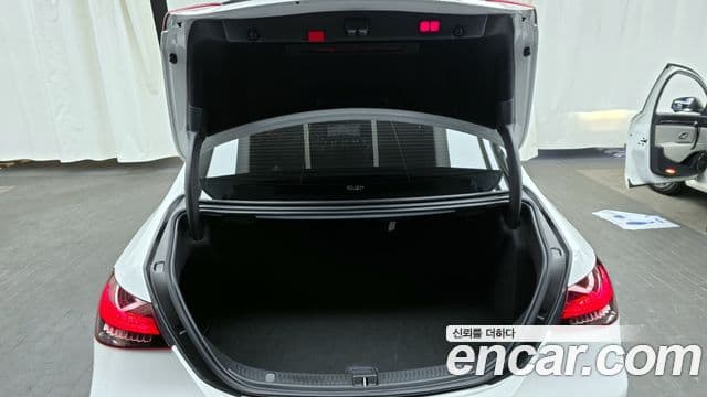 Mercedes-Benz E-Class 2021 — ფოტო 20/20