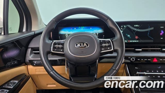 Kia Carnival 2021 — фото 14 из 20