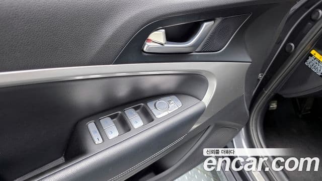 Genesis G70 2018 — ფოტო 15/20