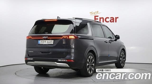 Kia Carnival 2023 — Фото 2/20