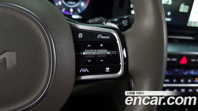 Kia Carnival 2023 — Şəkil 16/20
