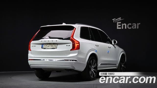 Volvo XC90 2022 — ფოტო 2/20