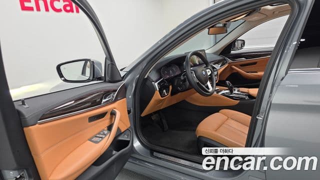 BMW 5 Series 2023 — Şəkil 10/20