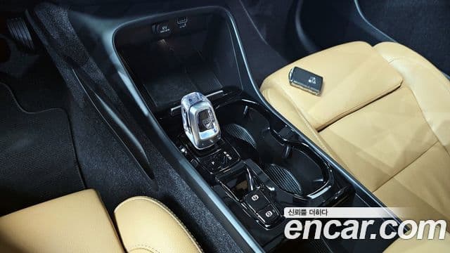 Volvo XC40 2021 — Şəkil 9/20
