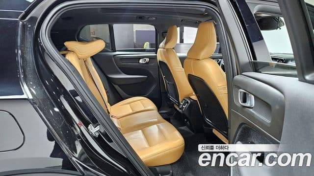Volvo XC40 2021 — Şəkil 12/20