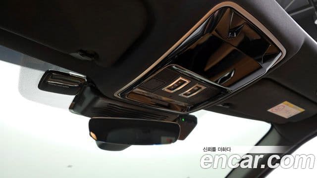 Land Rover Range Rover Velar 2023 — ფოტო 19/20