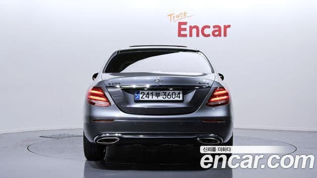 Mercedes-Benz E-Class 2018 — фото 4 из 20
