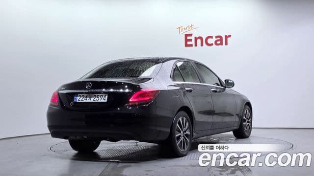 Mercedes-Benz C-Class 2019 — фото 2 из 20