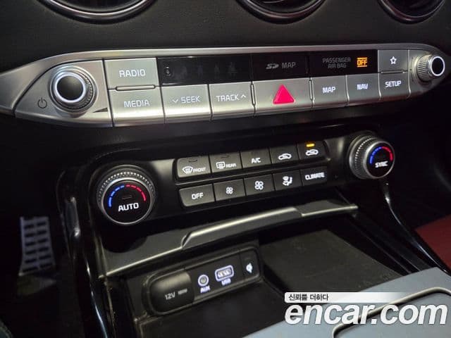 Kia Stinger 2018 — Şəkil 15/20
