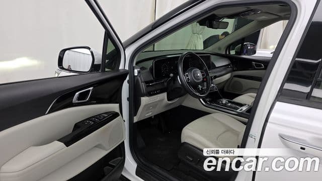 Kia Carnival 2021 — фото 9 из 20